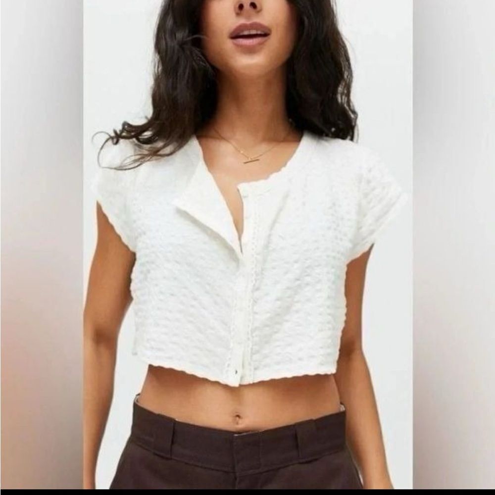 Urban Outfitters White Textured Button Front Crop Top Cap‎ Sleeve Small